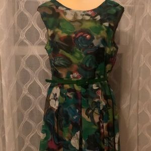 Flower patterns dress with belt